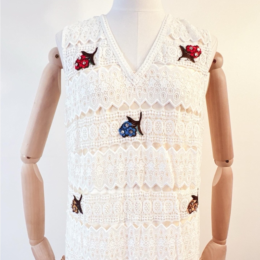 White Sleeveless Lace Maxi Dress - Picture 6 of 8